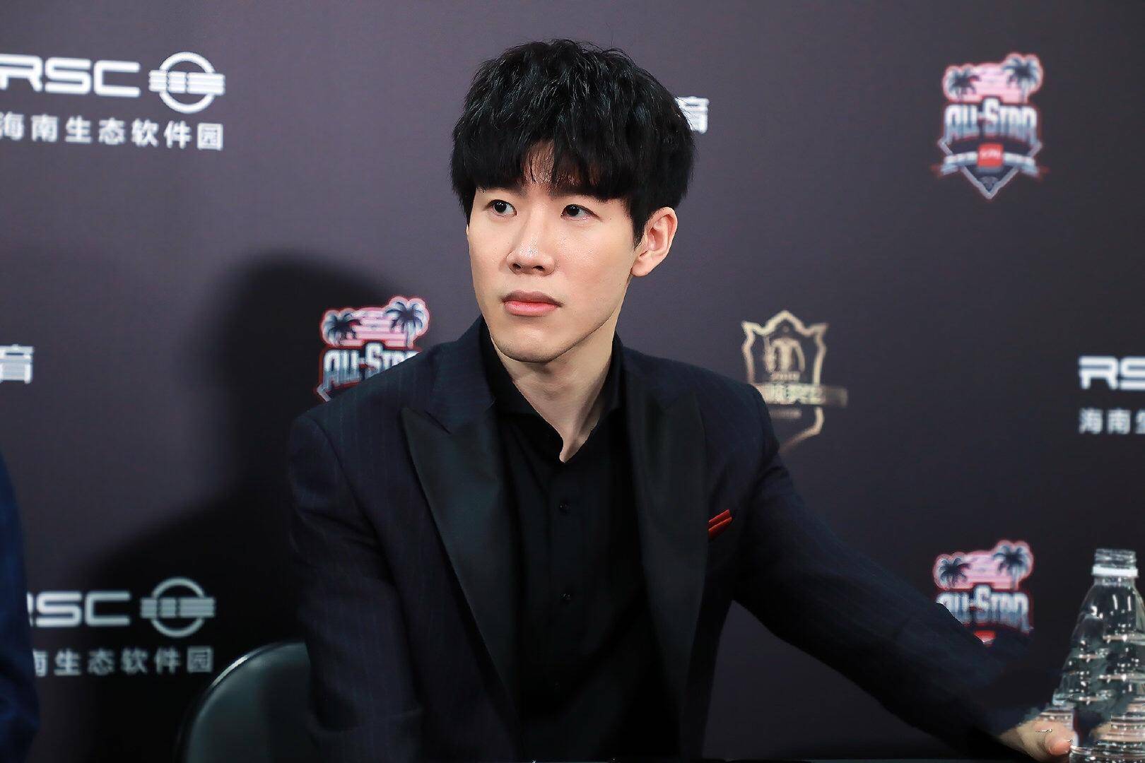 还向紧追不 还向紧追不